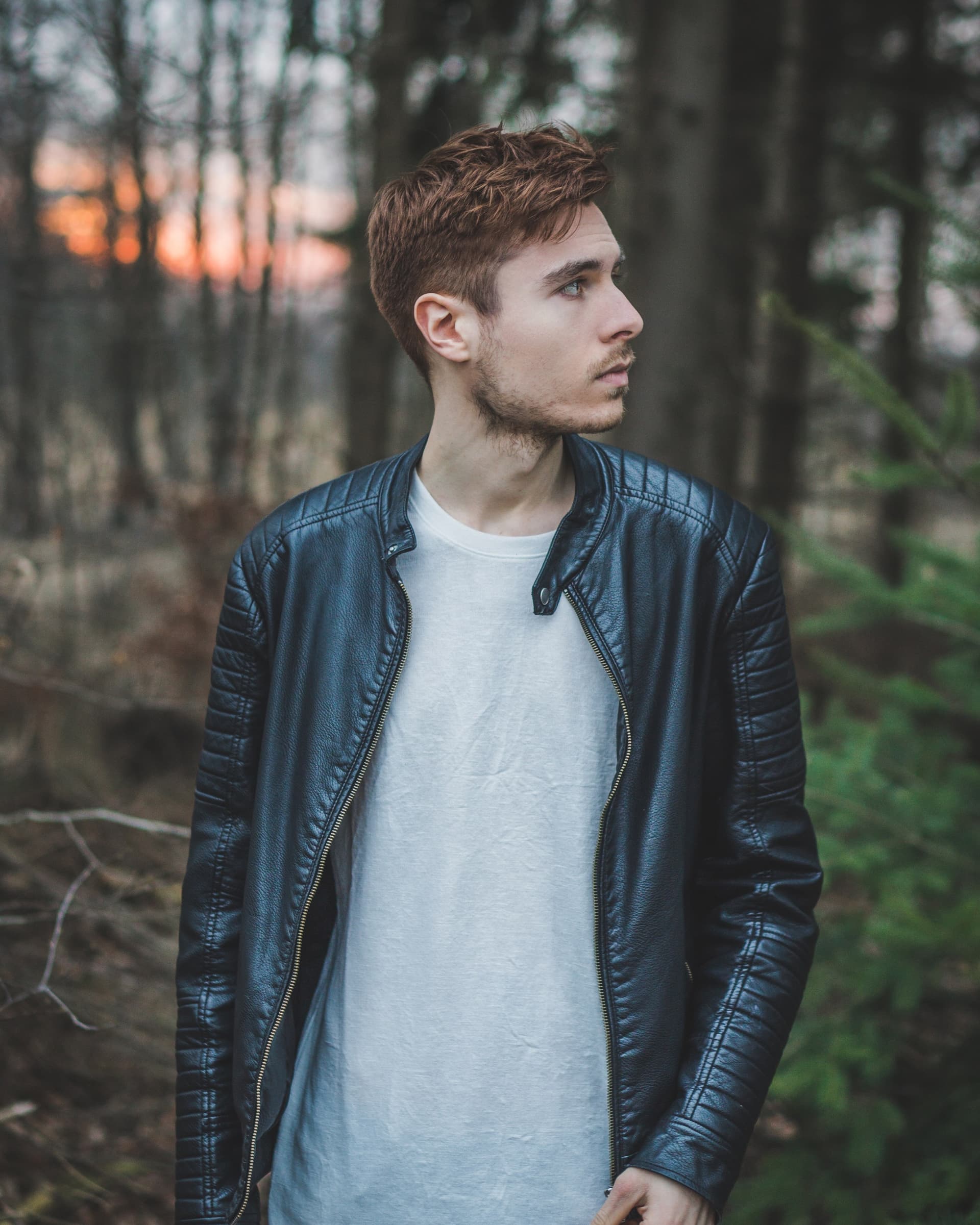 photo-of-a-man-wearing-black-leather-jacket-977796.jpg